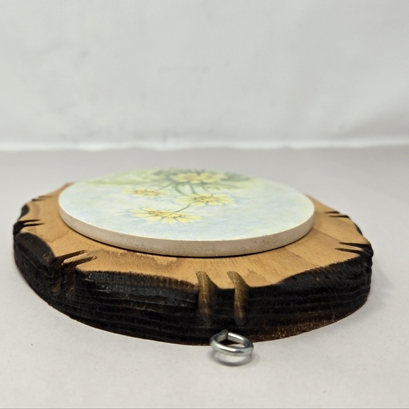 Genie Henry Painted Art Yellow Daisy's On Ceramic Signed On Fired Wooden Plaque - Picture 6 of 11